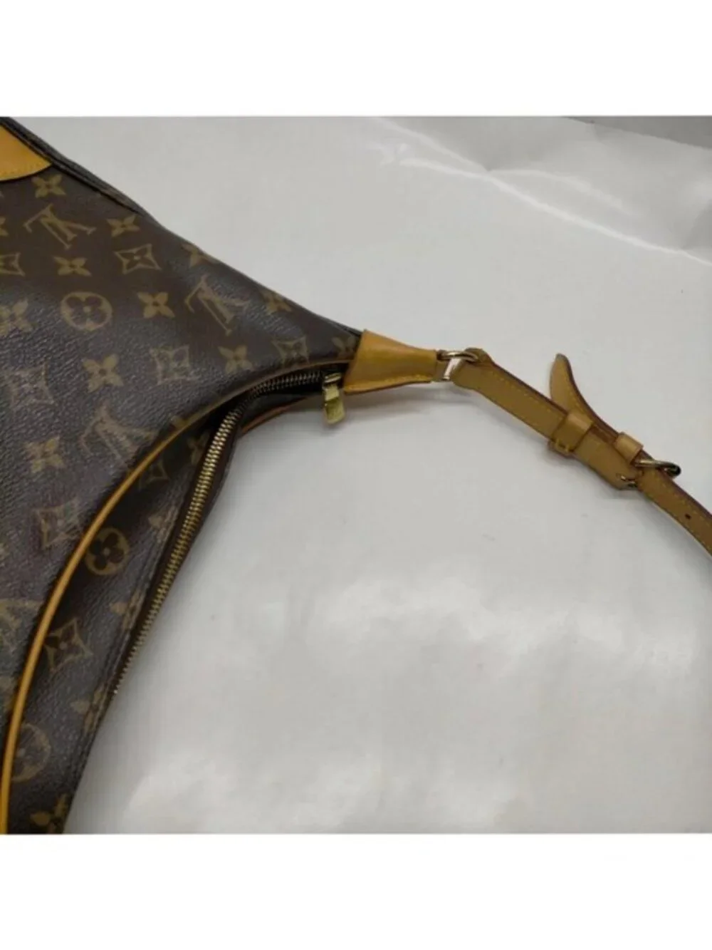Authentic Louis Vuitton Boulogne 30 Monogram Canvas Shoulder Bag